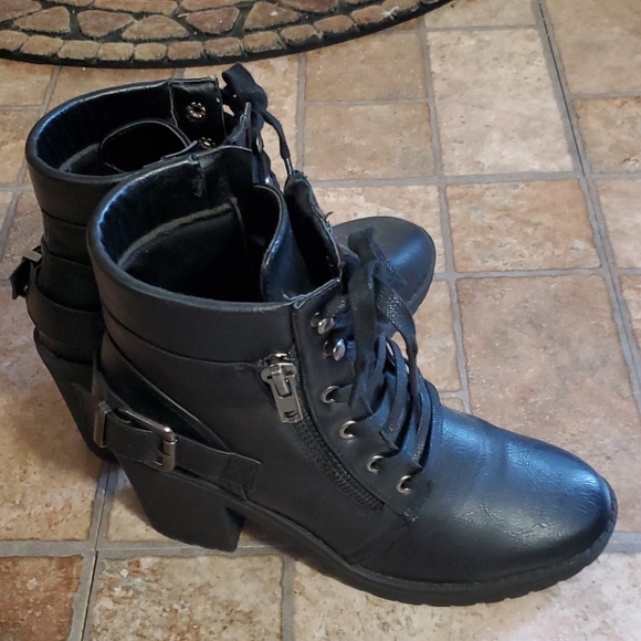 Boots - Picture 5 of 7